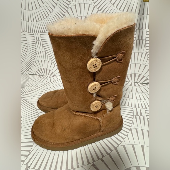 UGG Girls Bailey Boots 3 Buttons Size 13 Chestnut‎ - Picture 4 of 9